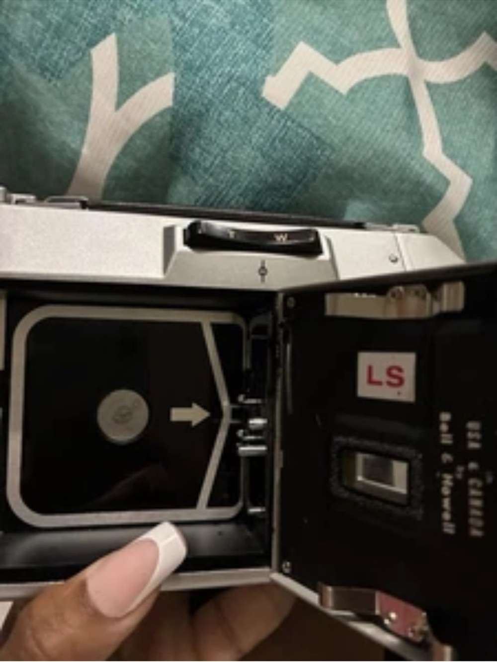 Canon Super 8 Vintage Movie Camera in Black and Silver - Picture 8 of 10